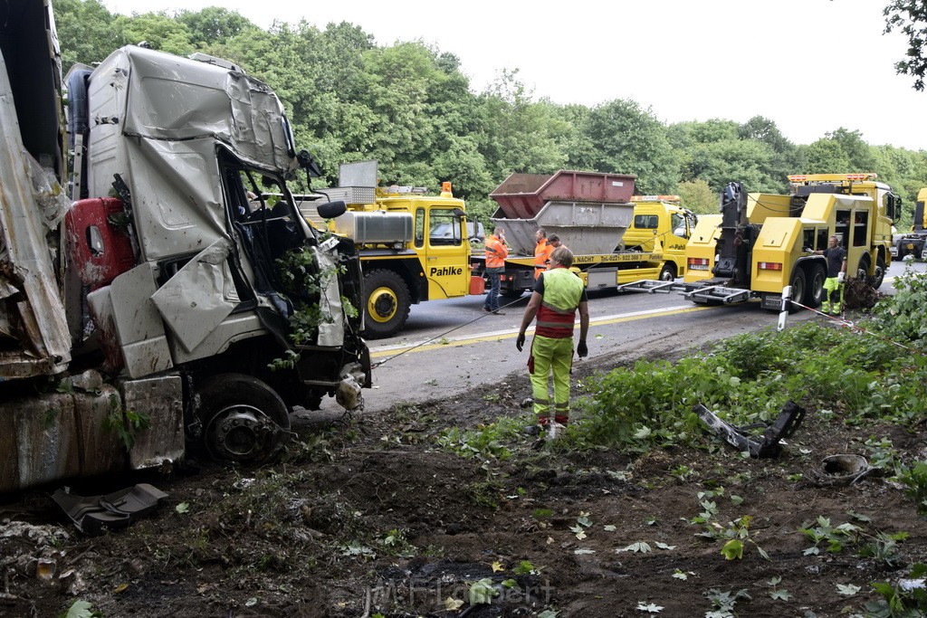 Schwerer VU A 3 Rich Oberhausen Hoehe AK Leverkusen P611.JPG - Miklos Laubert